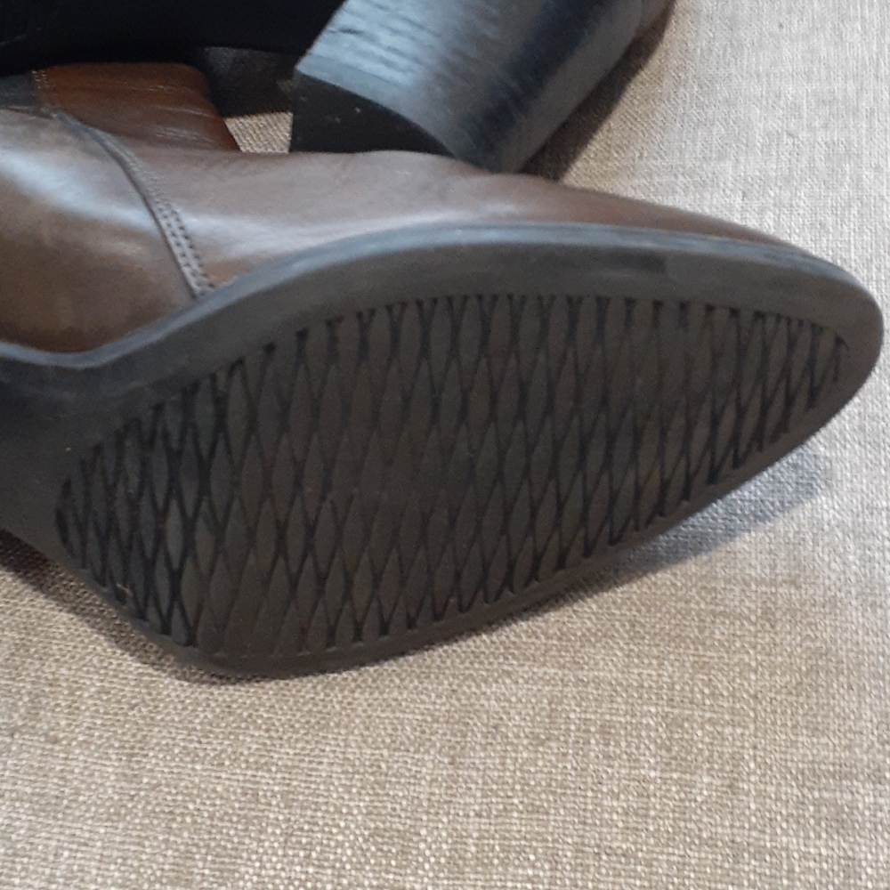 Clarks brown Chelsea leather ankle bootie size 10M - Picture 12 of 16